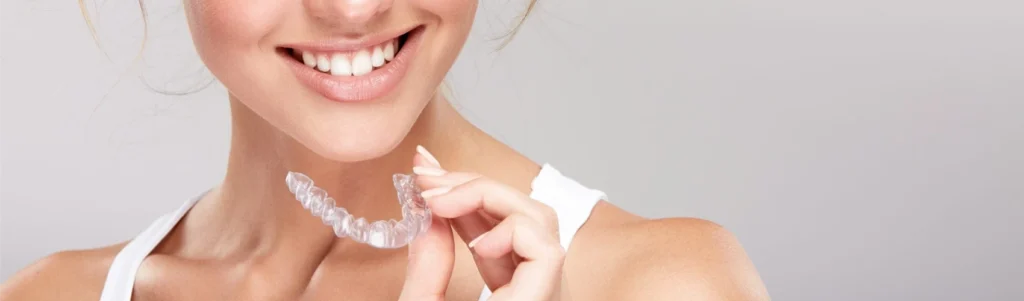 Orthodontie invisible Paris - Gouttières d'alignement des dents
